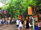 一年中旅行社で賑わうイスラム街