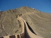 最大傾斜が45度にもなる嘉峪関のケンペキ長城
